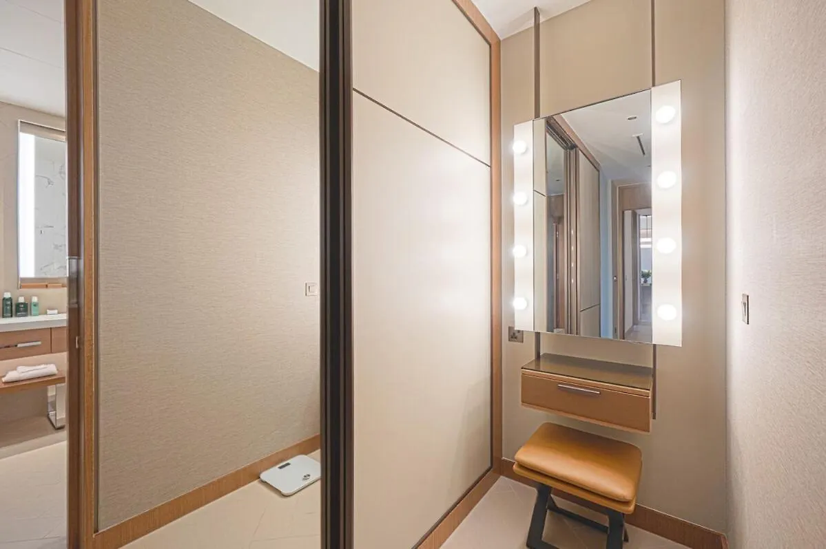 Venetian - Luxury Living Burj Khalifa View & Massage Chair Dubai Apartment