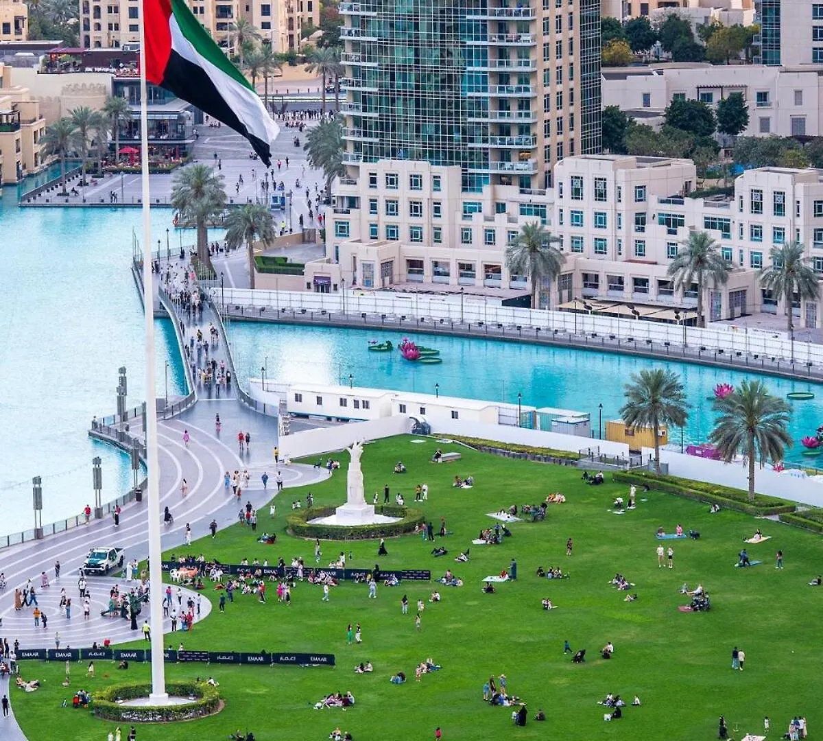 Venetian - Luxury Living Burj Khalifa View & Massage Chair Dubai Apartment